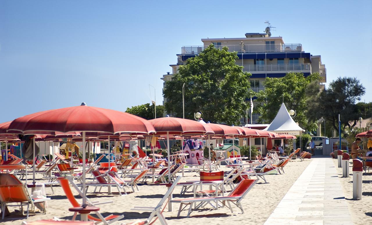Hotel Lamorosa Римини Екстериор снимка