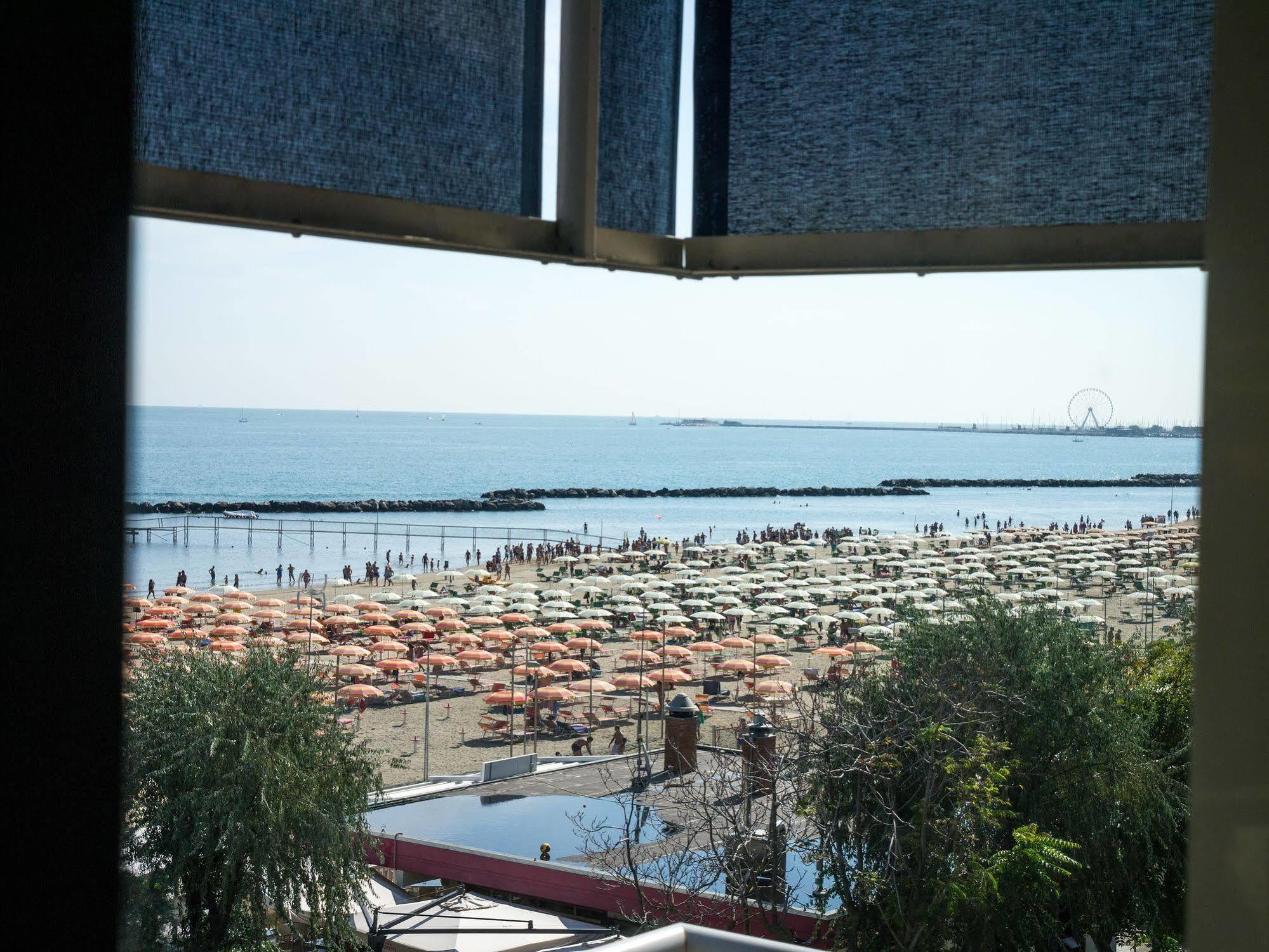 Hotel Lamorosa Римини Екстериор снимка